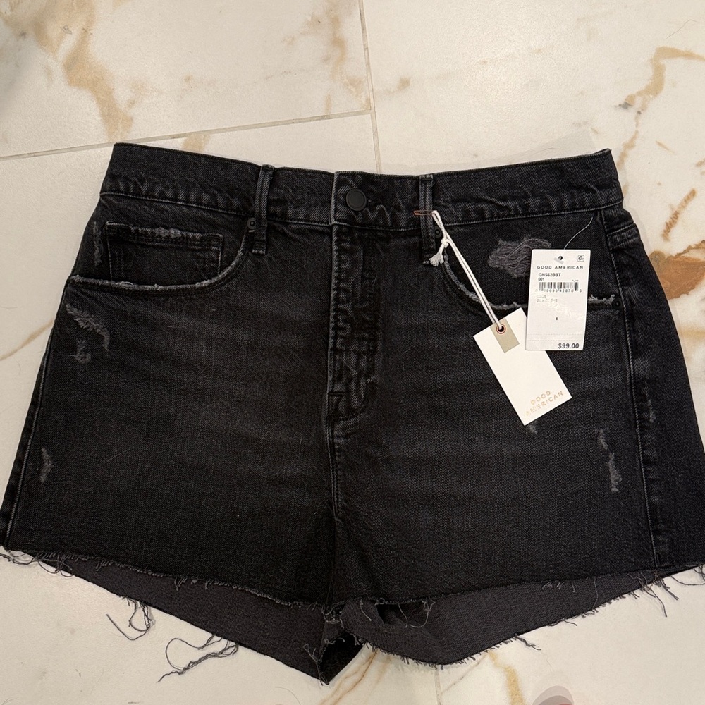 Good American Black 90s short